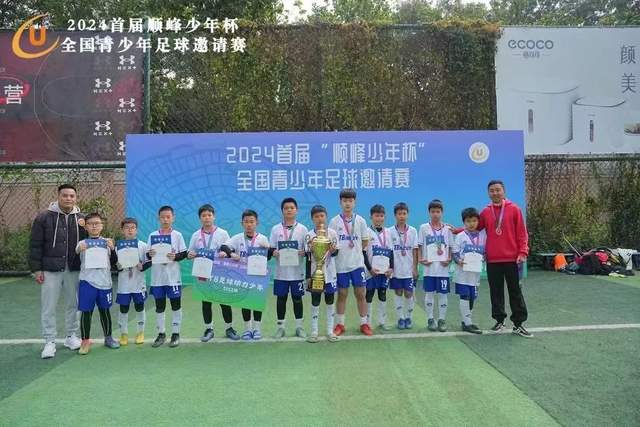 巴尔科拉成利物浦欧冠历史第八位戴帽球员